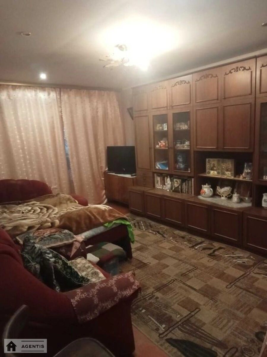 Сдам квартиру 3 комнаты, 66 m², 1 эт./10 этажей. 17, Ревуцкого 17, Киев. 