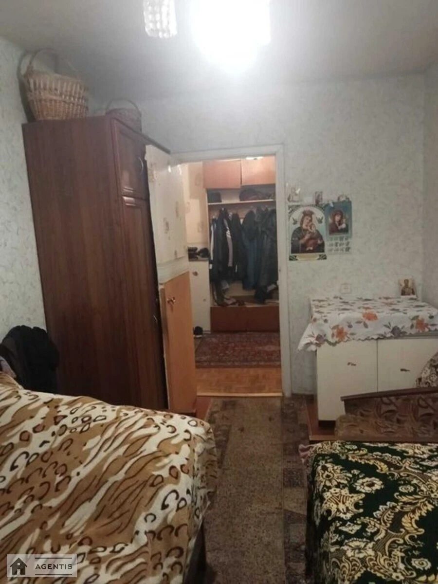 Сдам квартиру 3 комнаты, 66 m², 1 эт./10 этажей. 17, Ревуцкого 17, Киев. 