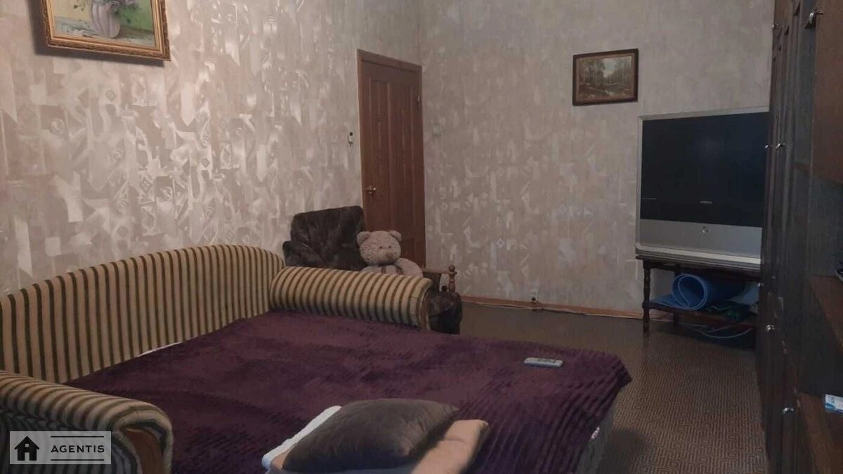 Сдам квартиру 3 комнаты, 70 m², 10 эт./16 этажей. 4, Наталії Ужвій вул., Киев. 