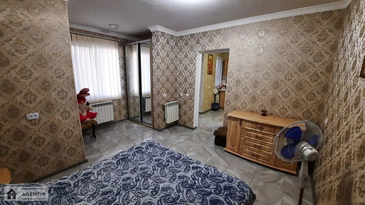 Сдам квартиру 3 комнаты, 80 m², 2 эт./2 этажа. Дарницкий район, Киев. 