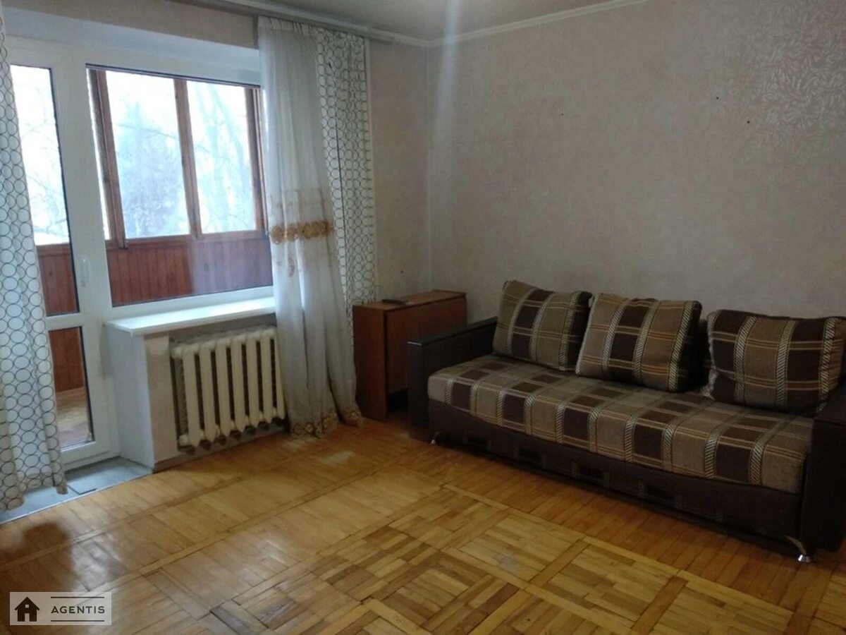 Сдам квартиру 1 комната, 38 m², 3 эт./9 этажей. 106, Новополевая 106, Киев. 