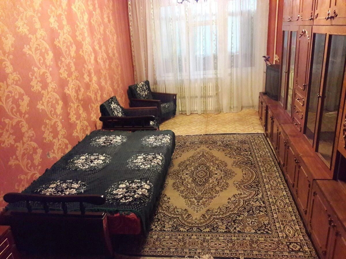 Apartments for sale 3 rooms, 68 m², 1st fl./10 floors. Vulytsya Heroyiv Ukrayiny , Kropyvnytskyy. 