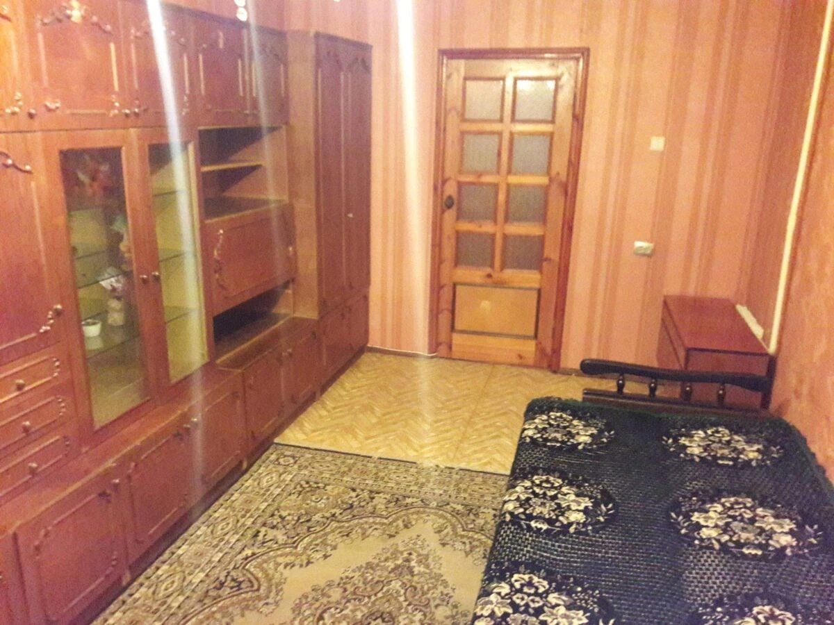 Apartments for sale 3 rooms, 68 m², 1st fl./10 floors. Vulytsya Heroyiv Ukrayiny , Kropyvnytskyy. 