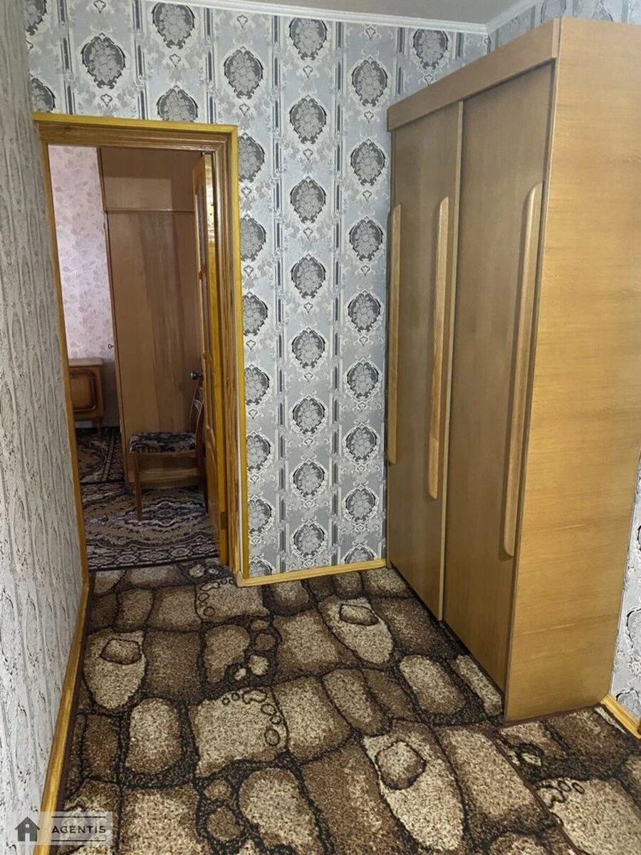 Сдам квартиру 2 комнаты, 55 m², 5 эт./10 этажей. 11, Анни Ахматової вул., Киев. 