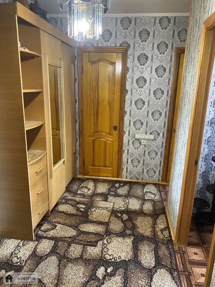 Сдам квартиру 2 комнаты, 55 m², 5 эт./10 этажей. 11, Анни Ахматової вул., Киев. 