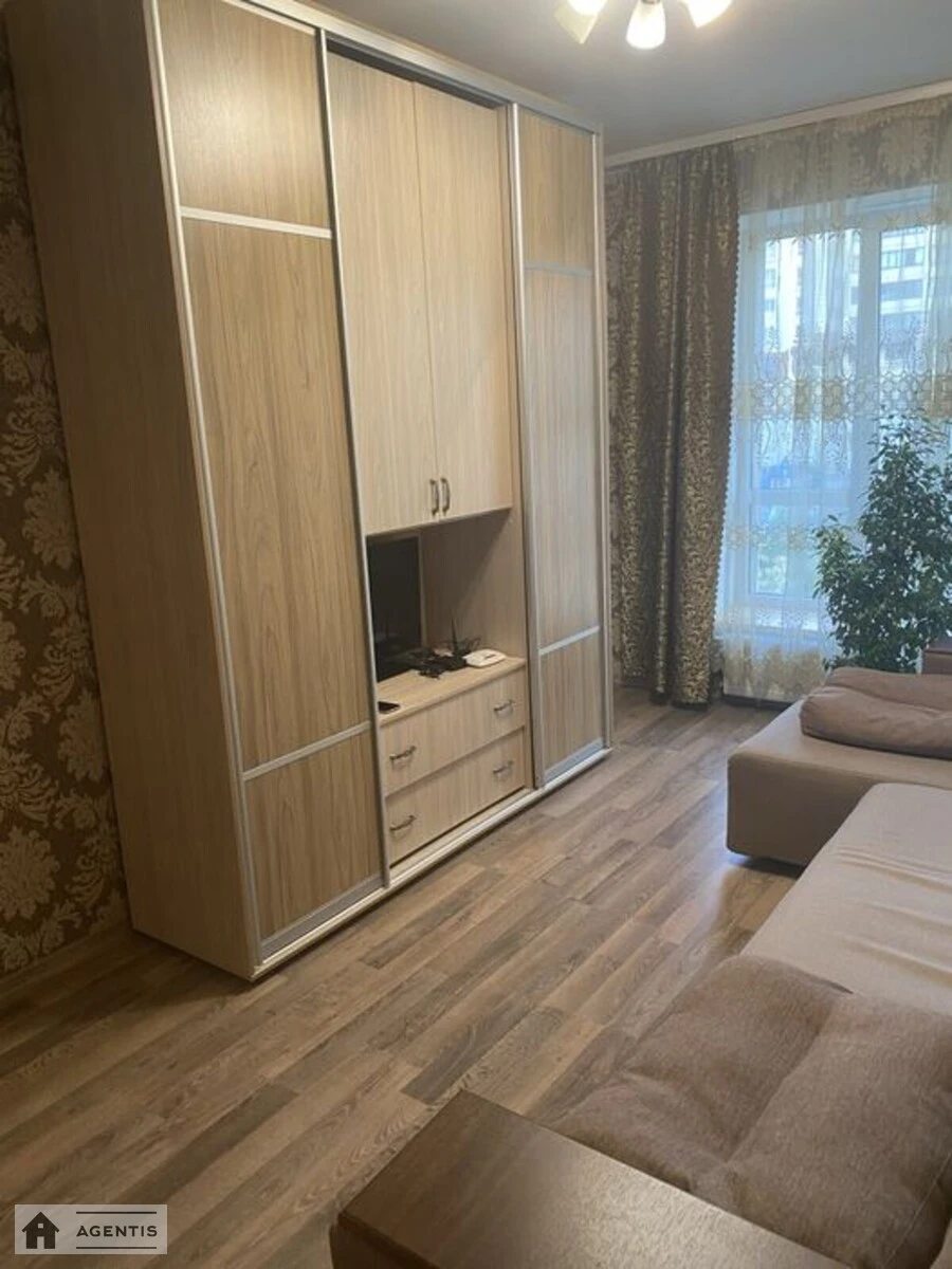 Сдам квартиру 1 комната, 39 m², 2 эт./10 этажей. Вишневое. 