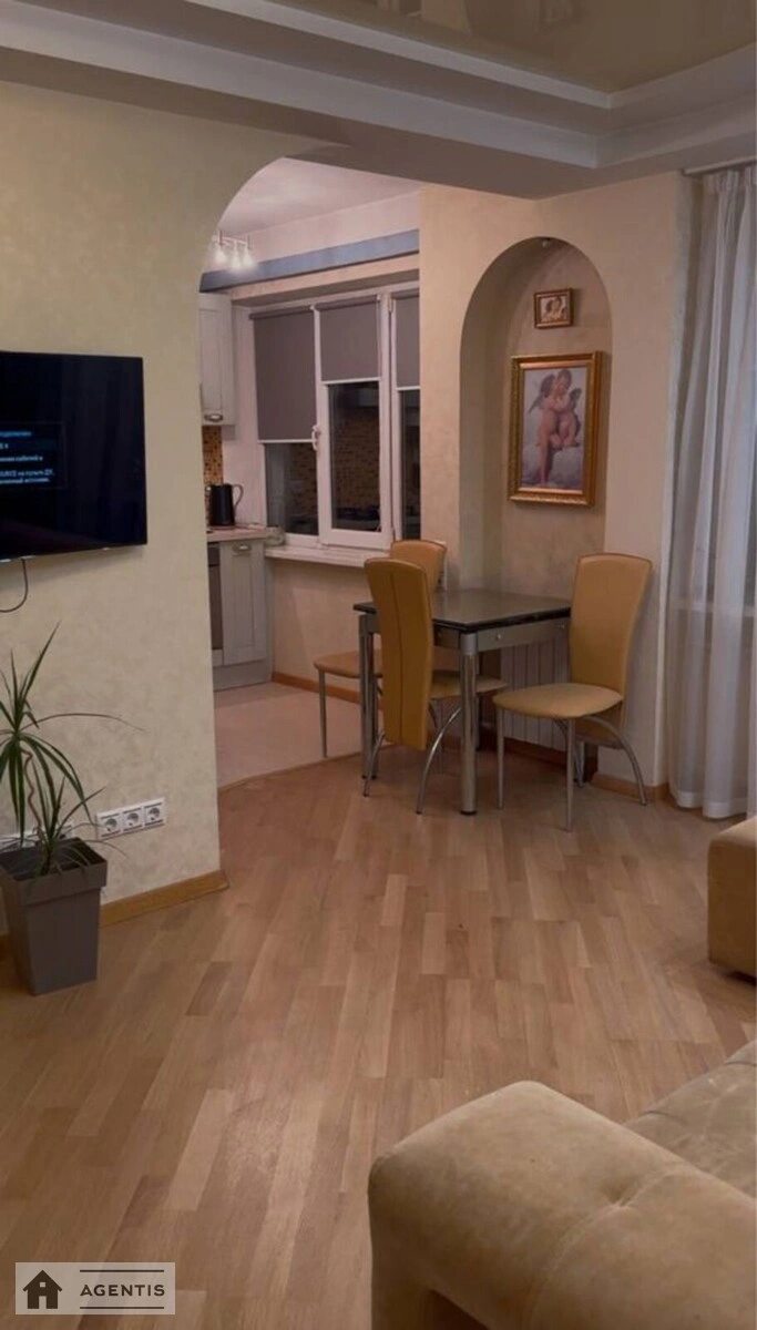 Apartment for rent 2 rooms, 45 m², 9th fl./9 floors. 12, Rusanivska Naberezhna 12, Kyiv. 