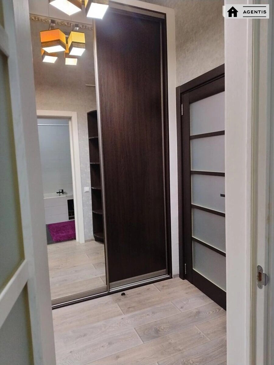 Apartment for rent 1 room, 44 m², 1st fl./3 floors. 1, Mykoly Vasylenka vul., Kyiv. 