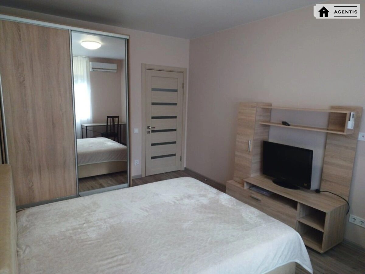 Apartment for rent 1 room, 40 m², 9th fl./16 floors. 45, Pravdy 45, Kyiv. 