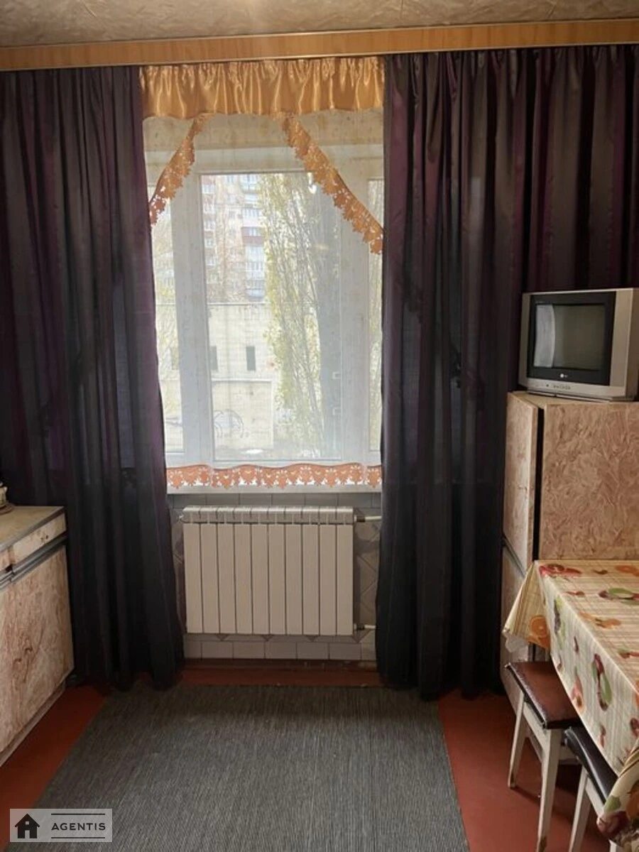 Apartment for rent 2 rooms, 54 m², 3rd fl./16 floors. 42, Vadyma Hetmana vul., Kyiv. 