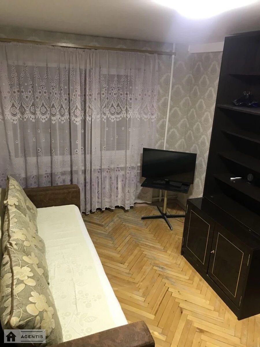 Сдам квартиру 2 комнаты, 44 m², 4 эт./9 этажей. 23, Белорусская 23, Киев. 