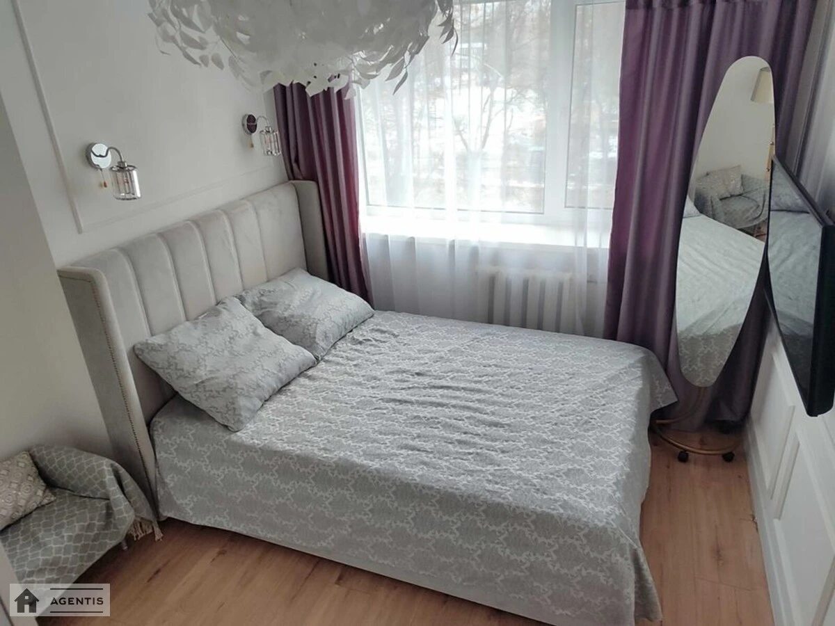 Apartment for rent 3 rooms, 60 m², 3rd fl./8 floors. Entuziastiv, Kyiv. 