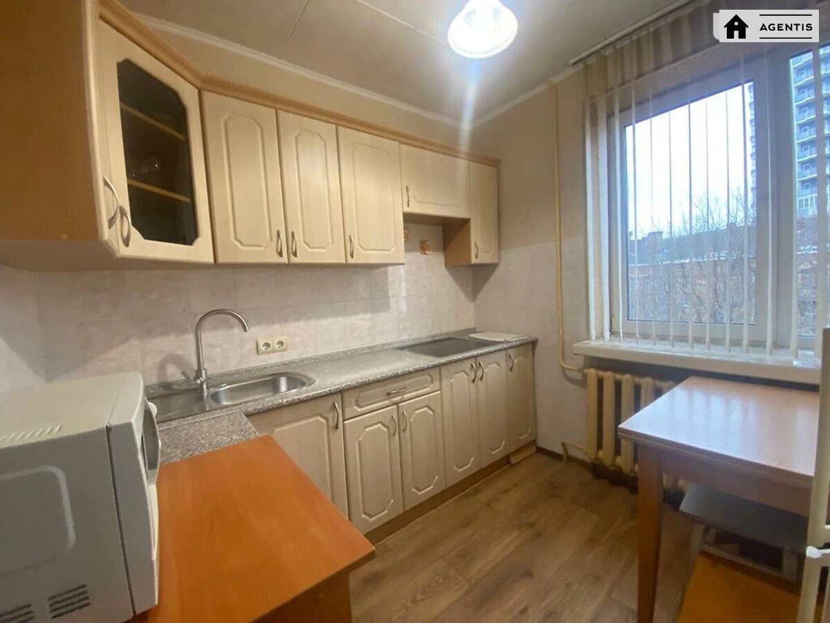 Apartment for rent 1 room, 35 m², 4th fl./18 floors. 9, Yuriya Illyenka vul. Melnykova, Kyiv. 