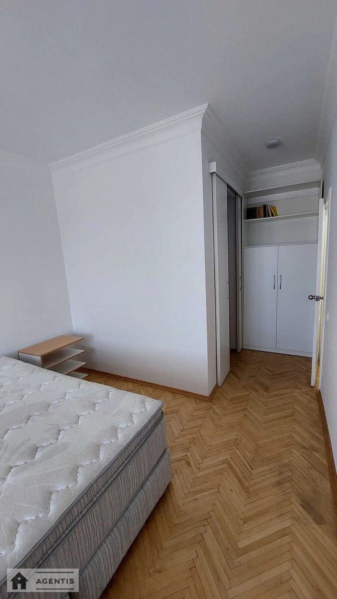 Сдам квартиру 2 комнаты, 50 m², 9 эт./10 этажей. 27, Никольско-Ботаническая 27, Киев. 