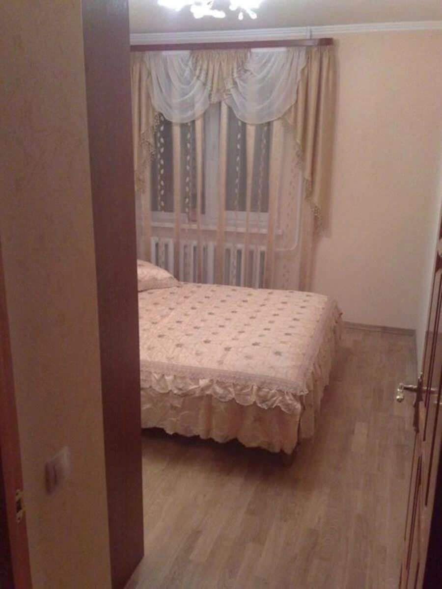 Сдам квартиру 2 комнаты, 65 m², 6 эт./16 этажей. 9, Юрія Іллєнка вул. (Мельникова), Киев. 