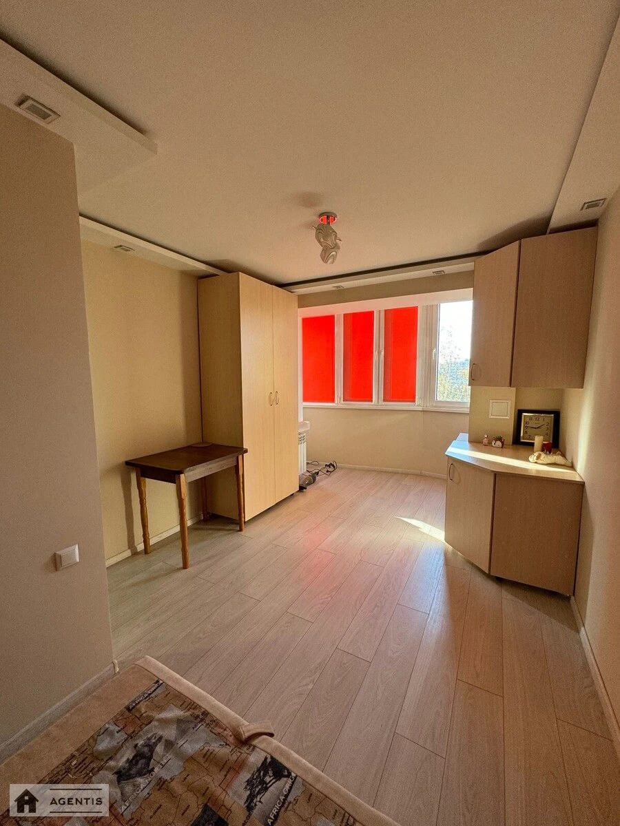 Сдам квартиру 1 комната, 23 m², 5 эт./9 этажей. 64, Зодчих 64, Киев. 