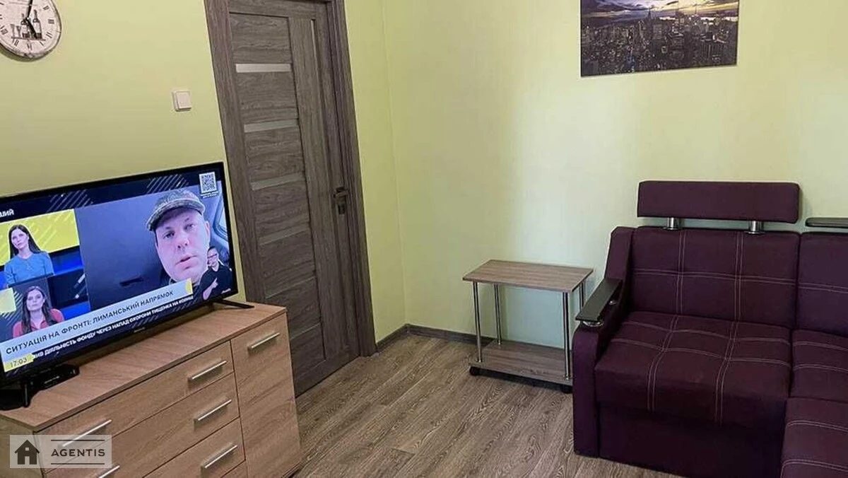 Сдам квартиру 1 комната, 35 m², 2 эт./9 этажей. Межевой, Киев. 