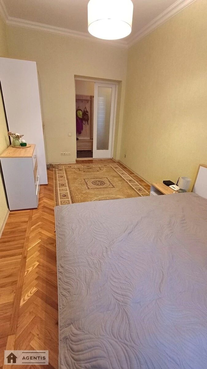 Сдам квартиру 2 комнаты, 68 m², 2 эт./5 этажей. 24, Институтская 24, Киев. 