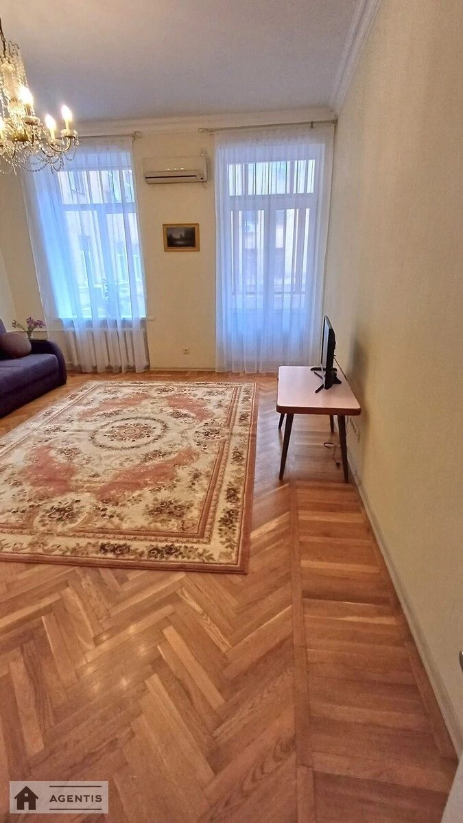 Сдам квартиру 2 комнаты, 68 m², 2 эт./5 этажей. 24, Институтская 24, Киев. 