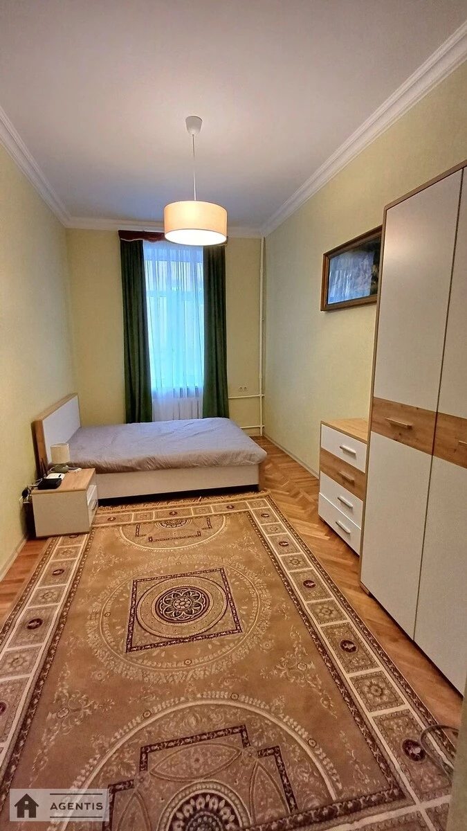 Сдам квартиру 2 комнаты, 68 m², 2 эт./5 этажей. 24, Институтская 24, Киев. 