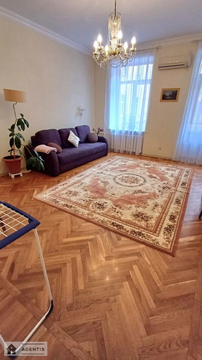 Сдам квартиру 2 комнаты, 68 m², 2 эт./5 этажей. 24, Институтская 24, Киев. 