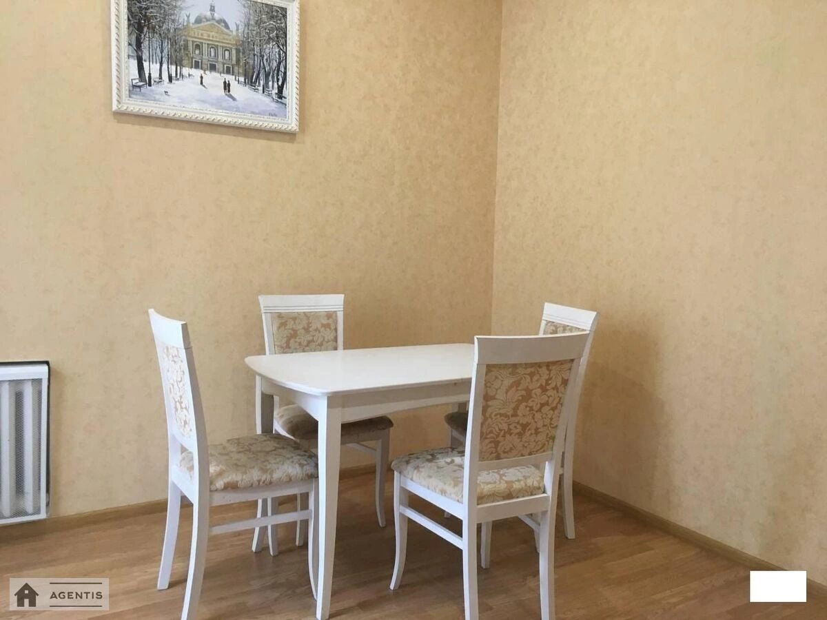 Сдам квартиру 2 комнаты, 65 m², 4 эт./6 этажей. 70, Саксаганского 70, Киев. 