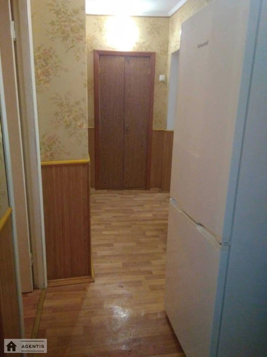 Сдам квартиру 2 комнаты, 53 m², 4 эт./9 этажей. 18, Чоколовский 18, Киев. 