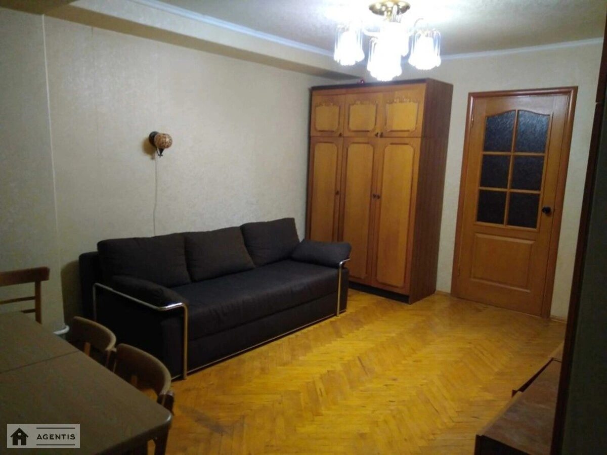 Сдам квартиру 2 комнаты, 53 m², 4 эт./9 этажей. 18, Чоколовский 18, Киев. 