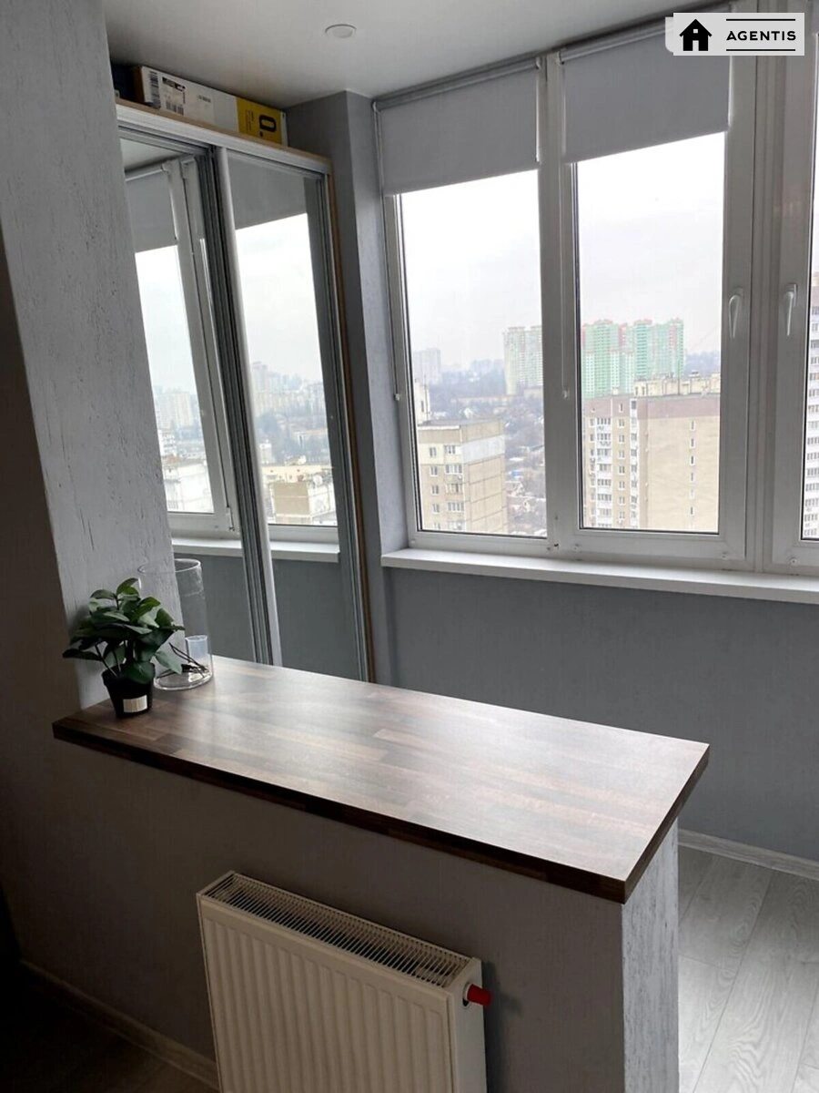 Сдам квартиру 1 комната, 33 m², 18 эт./25 этажей. 73, Полевая 73, Киев. 