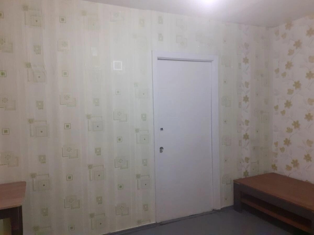 Apartments for sale 3 rooms, 52 m², 1st fl./5 floors. Vulytsya Heroyiv Ryatuvalnykiv - Volkova , Kropyvnytskyy. 