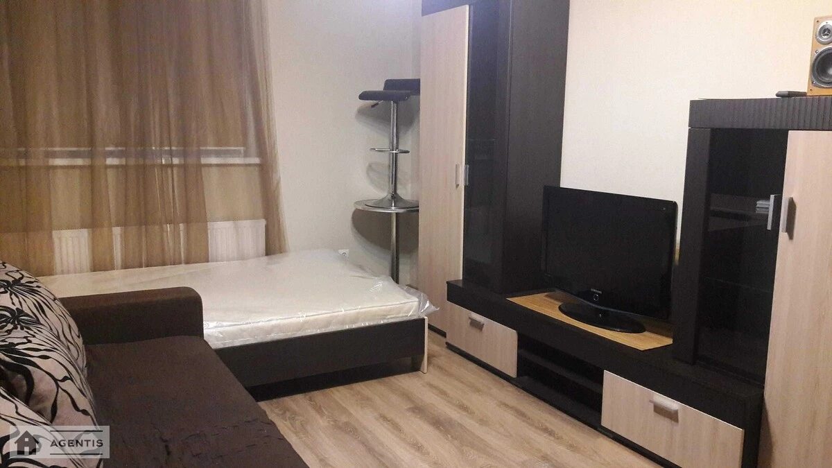 Сдам квартиру 1 комната, 40 m², 8 эт./32 этажа. Шевченковский район, Киев. 