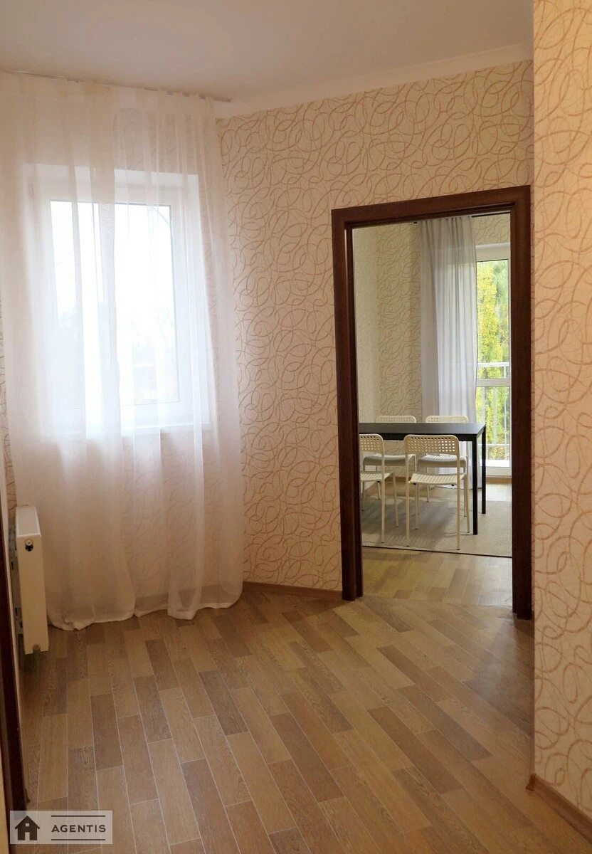 Сдам квартиру 1 комната, 41 m², 3 эт./6 этажей. Метрологическая, Киев. 