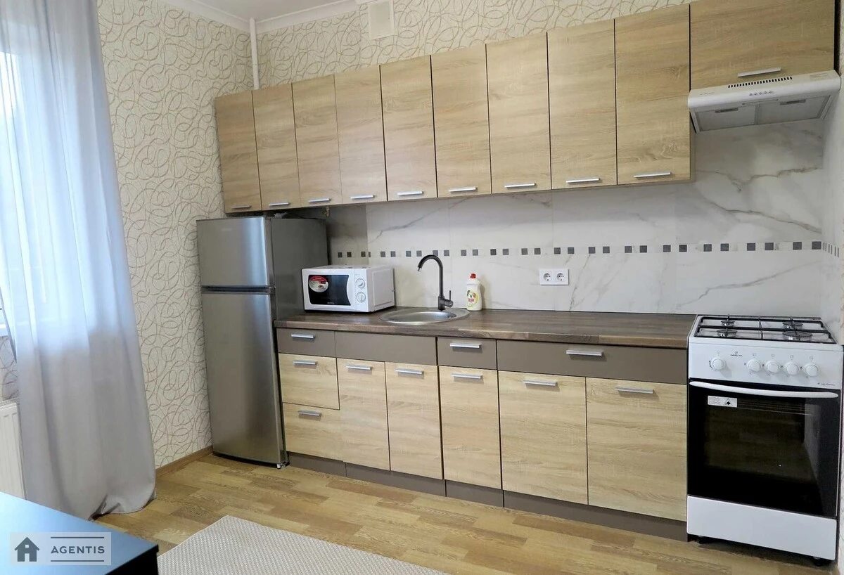 Сдам квартиру 1 комната, 41 m², 3 эт./6 этажей. Метрологическая, Киев. 