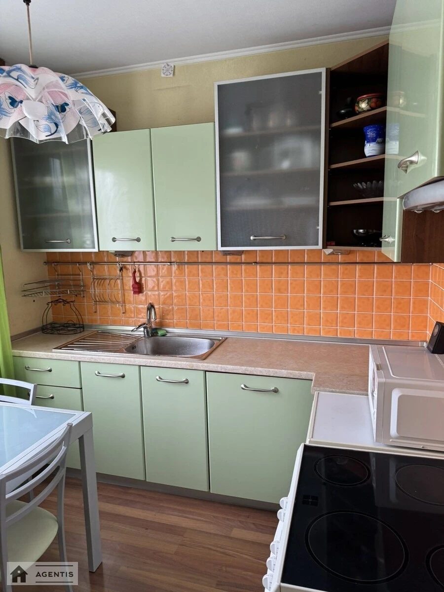 Сдам квартиру 3 комнаты, 72 m², 5 эт./14 этажей. 68, Академіка Заболотного вул., Киев. 