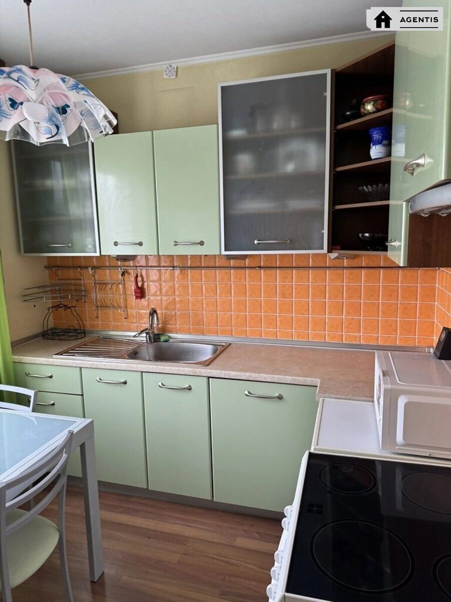 Сдам квартиру 3 комнаты, 72 m², 5 эт./14 этажей. 68, Академіка Заболотного вул., Киев. 