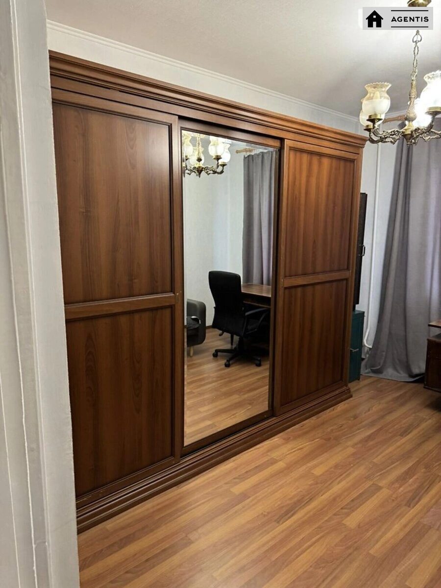 Сдам квартиру 3 комнаты, 72 m², 5 эт./14 этажей. 68, Академіка Заболотного вул., Киев. 