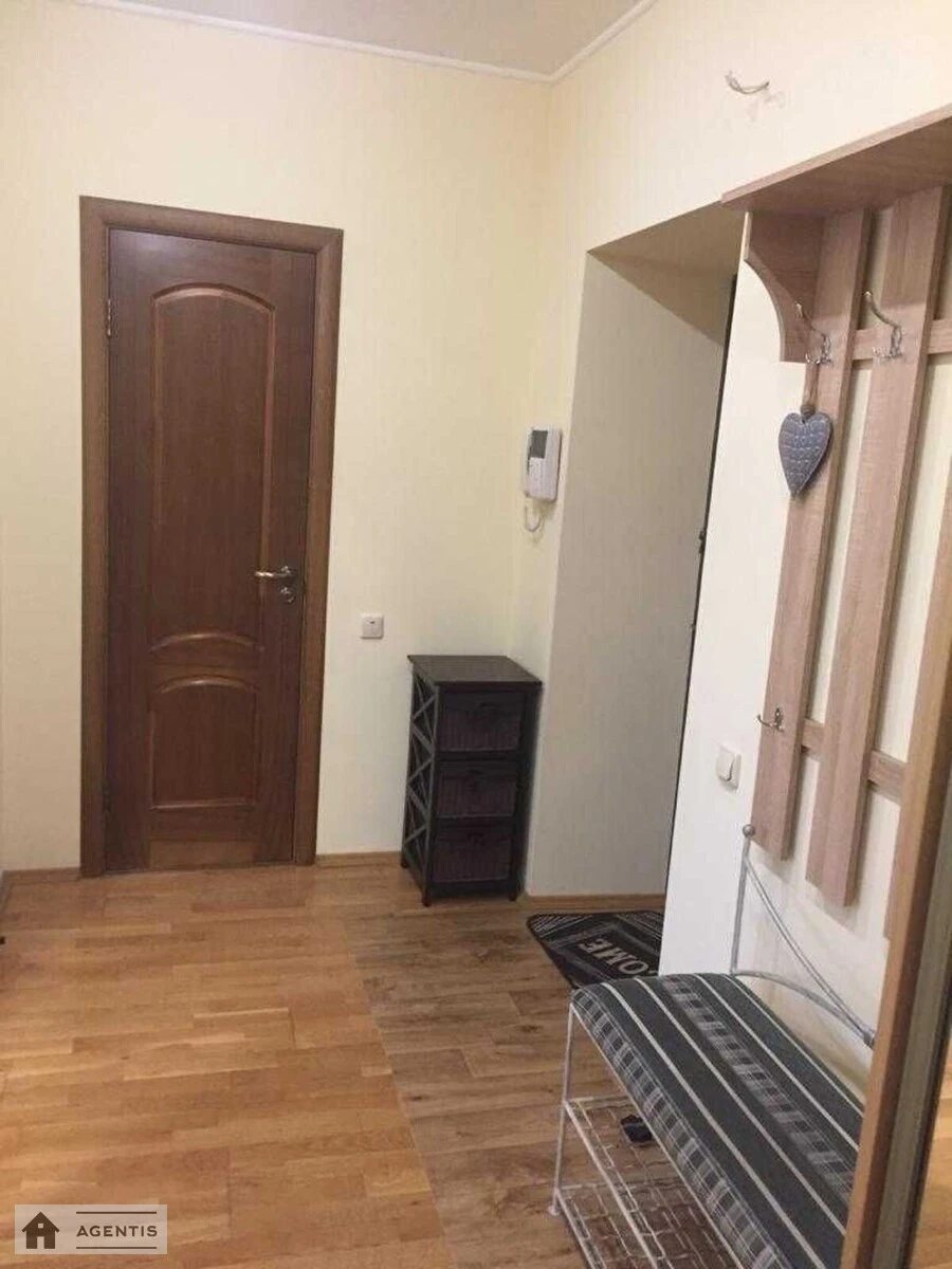 Сдам квартиру 2 комнаты, 64 m², 9 эт./16 этажей. 33, Анни Ахматової вул., Киев. 