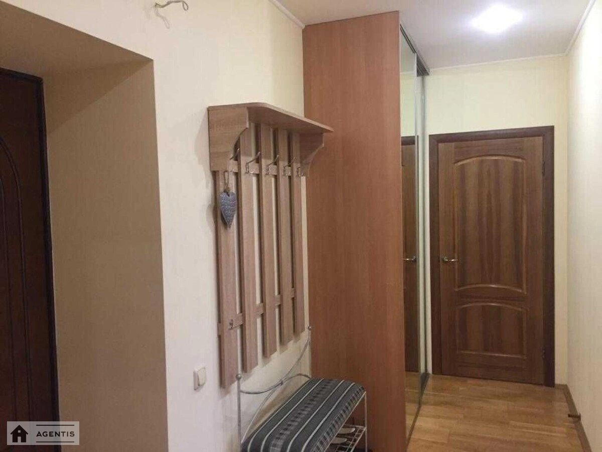 Сдам квартиру 2 комнаты, 64 m², 9 эт./16 этажей. 33, Анни Ахматової вул., Киев. 