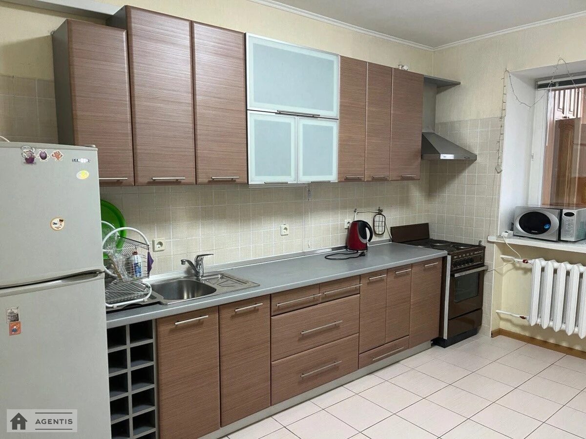 Сдам квартиру 2 комнаты, 80 m², 10 эт./18 этажей. 24, Срибнокильская 24, Киев. 