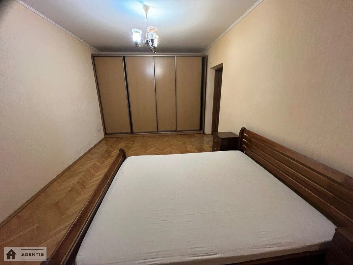 Сдам квартиру 2 комнаты, 80 m², 10 эт./18 этажей. 24, Срибнокильская 24, Киев. 