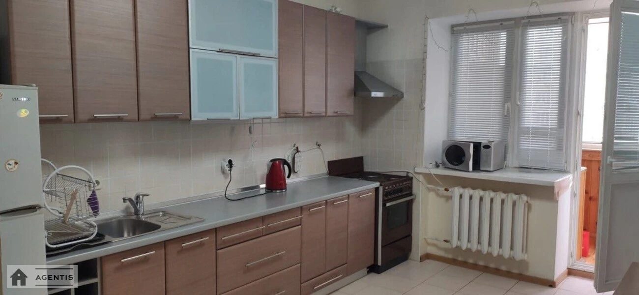 Сдам квартиру 2 комнаты, 80 m², 10 эт./18 этажей. 24, Срибнокильская 24, Киев. 