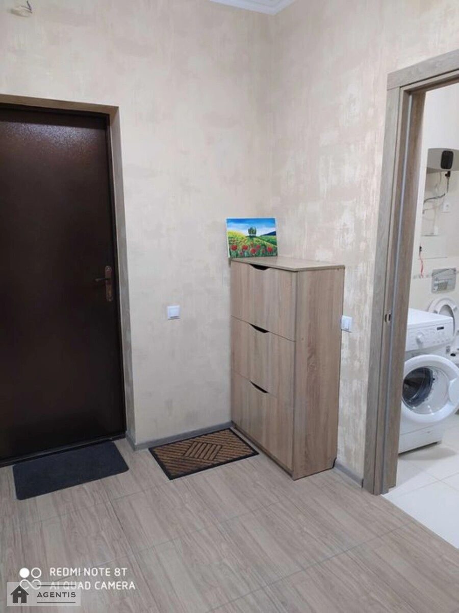 Сдам квартиру 1 комната, 49 m², 7 эт./25 этажей. 2, Драгоманова 2, Киев. 