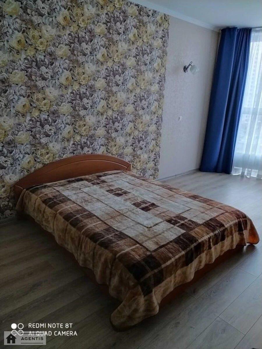 Сдам квартиру 1 комната, 49 m², 7 эт./25 этажей. 2, Драгоманова 2, Киев. 