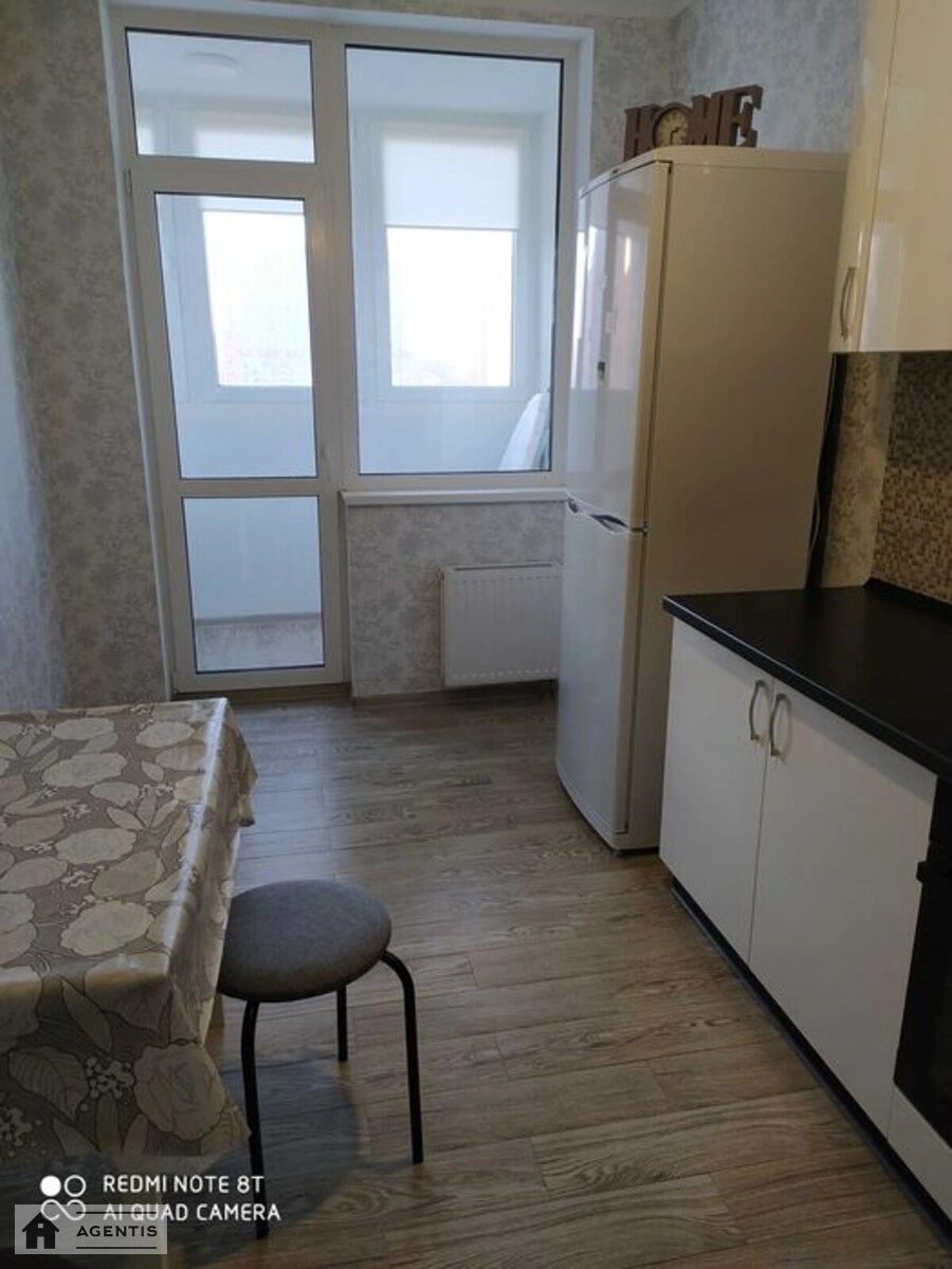 Сдам квартиру 1 комната, 49 m², 7 эт./25 этажей. 2, Драгоманова 2, Киев. 