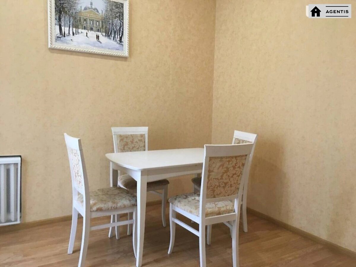 Сдам квартиру 3 комнаты, 63 m², 4 эт./6 этажей. 70, Саксаганского 70, Киев. 