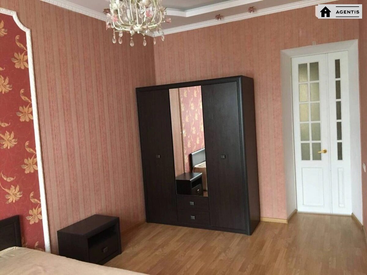 Сдам квартиру 3 комнаты, 63 m², 4 эт./6 этажей. 70, Саксаганского 70, Киев. 