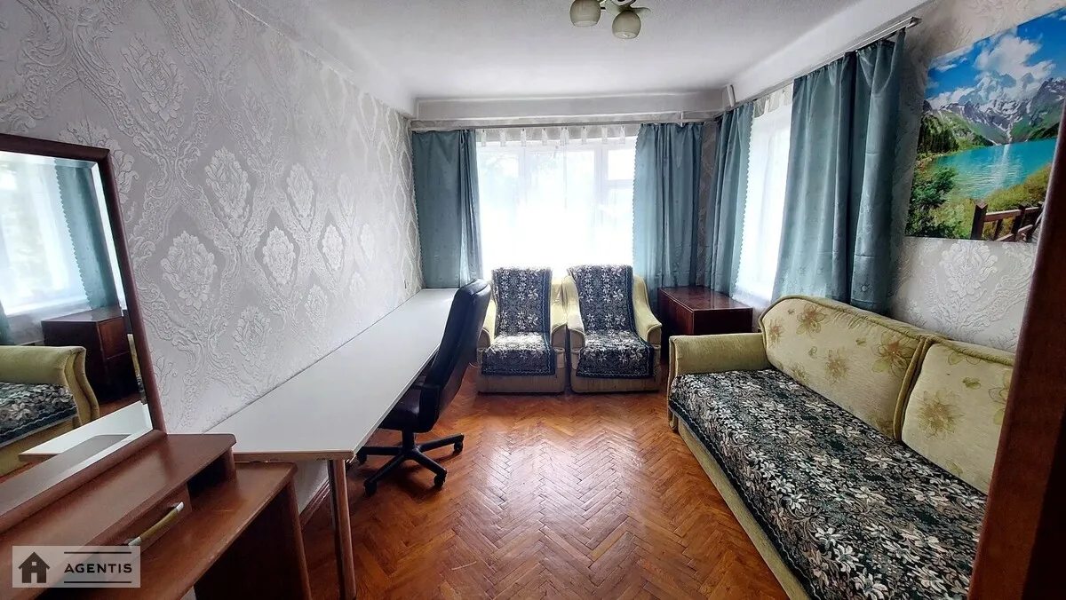 Сдам квартиру 2 комнаты, 46 m², 3 эт./5 этажей. 7, Коломиевский 7, Киев. 