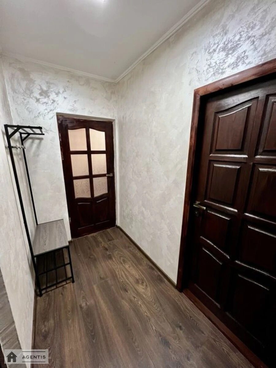 Сдам квартиру 2 комнаты, 56 m², 7 эт./10 этажей. Дарницкий район, Киев. 