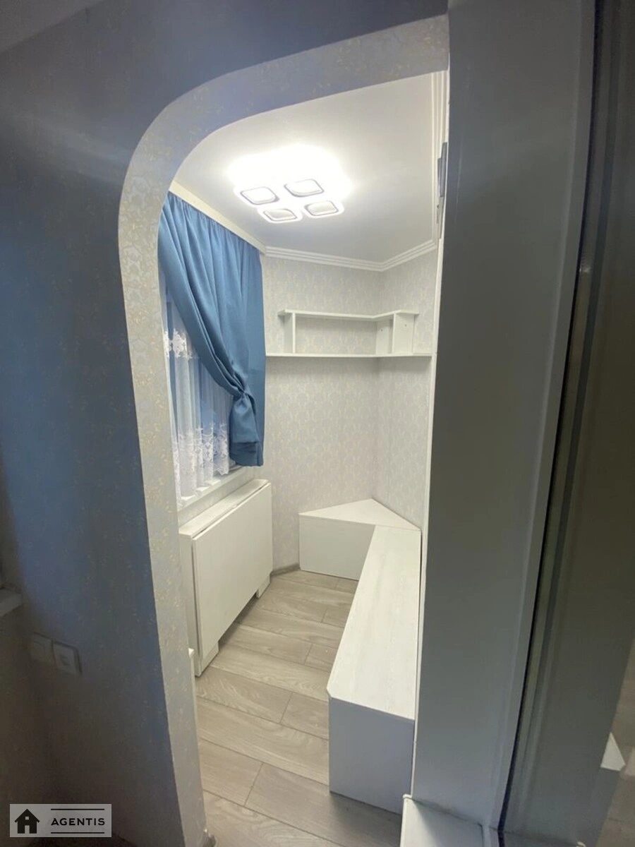 Здам квартиру 2 кімнати, 52 m², 2 пов./9 поверхів. 12, Гетьмана Кирила Разумовського вул. (Миколи Краснова), Київ. 