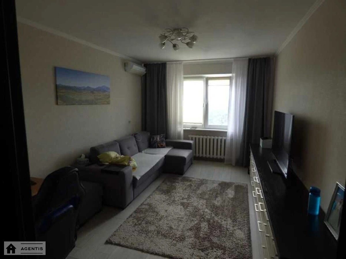 Apartment for rent 3 rooms, 79 m², 4th fl./9 floors. Donetcka, Kyiv. 